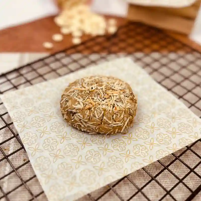Cookie de coco com recheio de beijinho